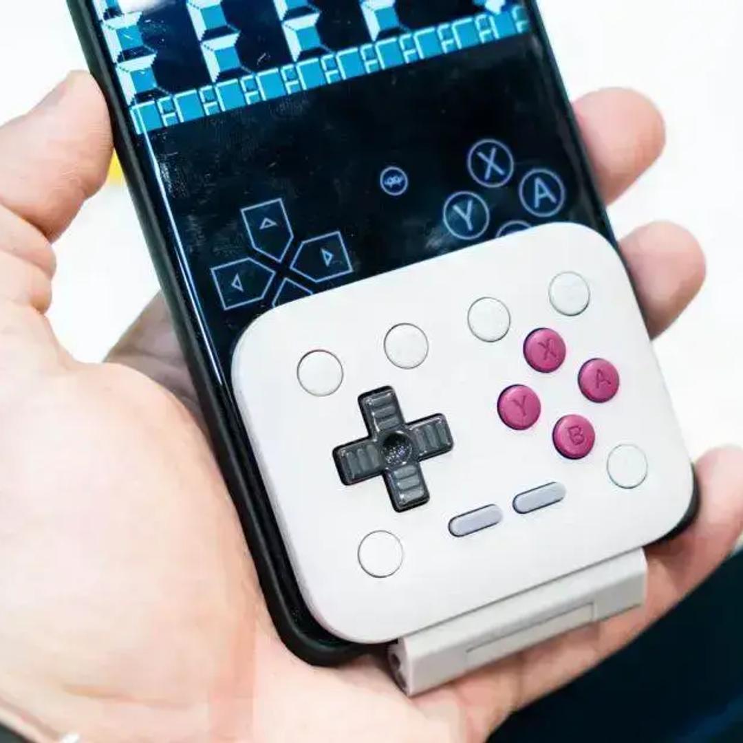 O Fim da Frustração Móvel: 8BitDo Flip Pad é o Gamepad Essencial para Emuladores Android!